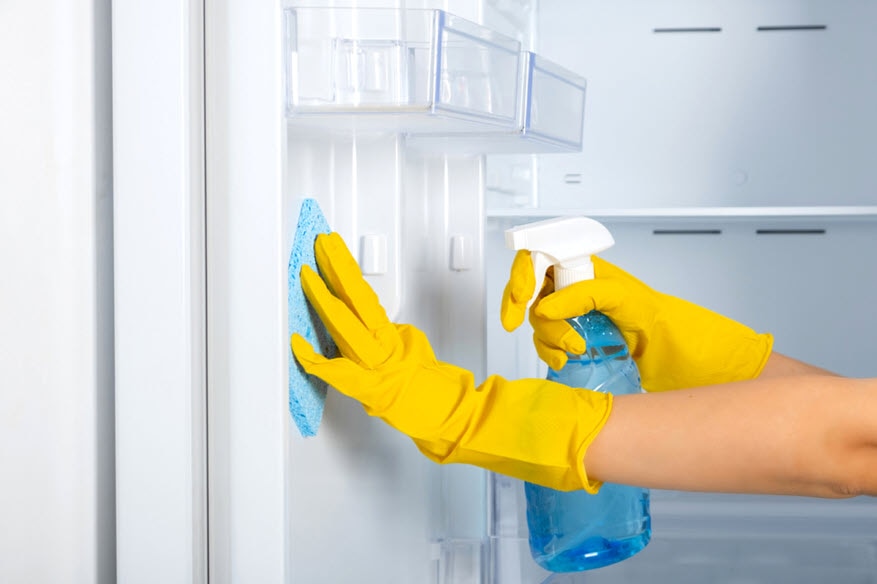 Complete guide on how to clean your refrigerator the right way