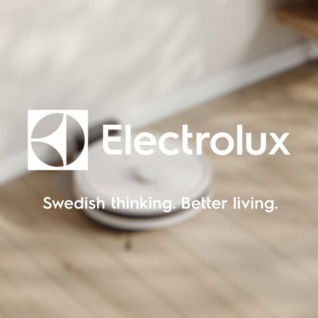 700 with Emptying Station robot vacuum cleaner