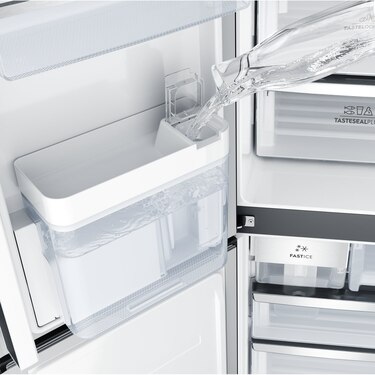 562L UltimateTaste 700 french door refrigerator