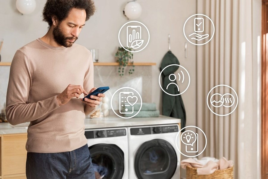 App-connected clothes care