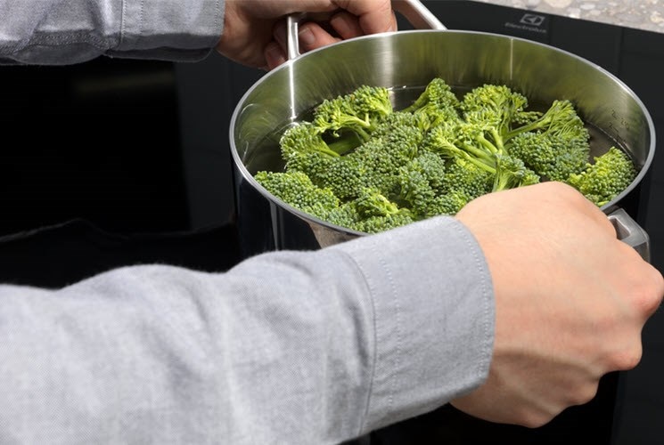 Place pot, activate controls